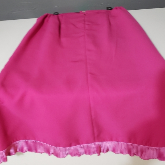 New Ladies Suit - Picture 3 of 4